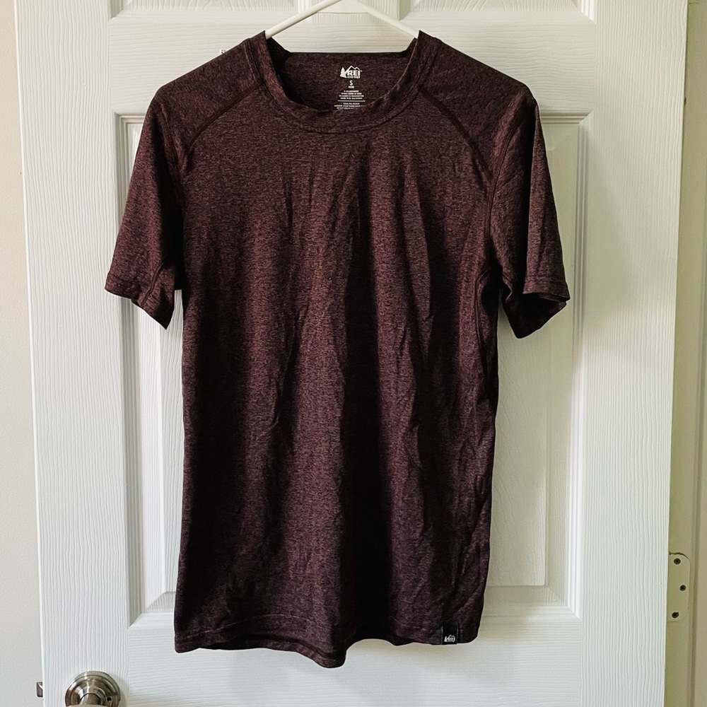 ⚡️BOGO free⚡️ Maroon REI men’s marled t-shirt
